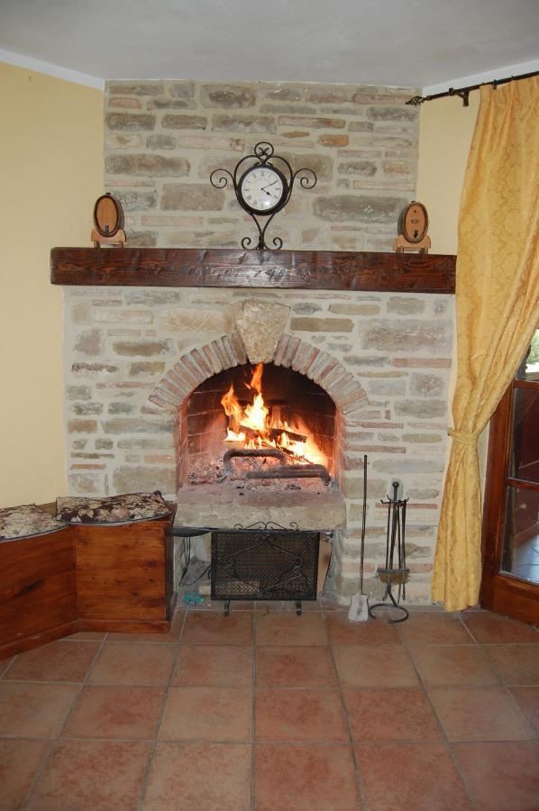 Agriturismo Countryhouse Le Giare Gubbio Exteriör bild